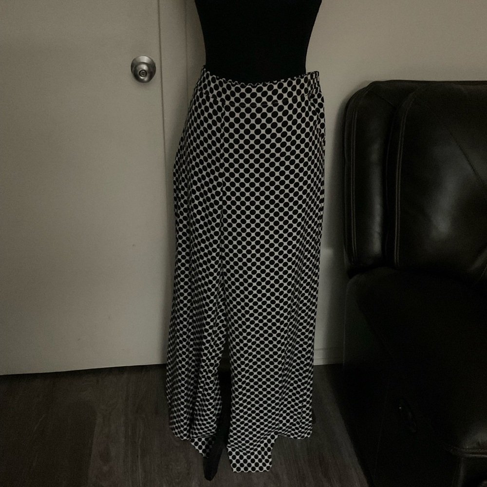 “New with Tags Black and White Geometric Print Pants by New York & Company